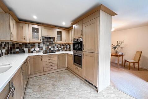 Kitchen/ Dining Area