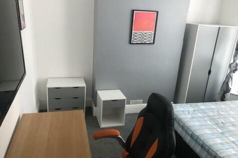 Bedroom 1.jpg