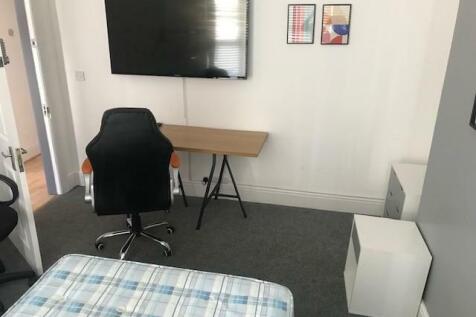 Bedroom 7.jpg