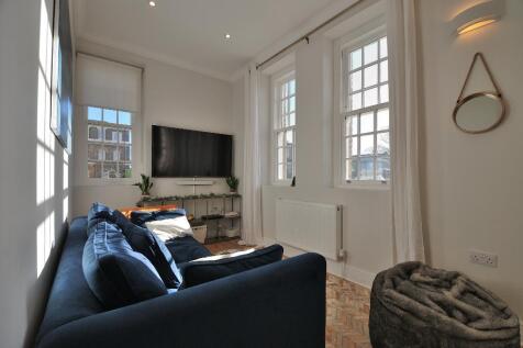 Double-Aspect Living Area