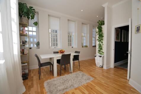 Open-Plan Kitchen/Dining Spaces