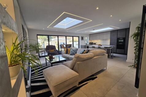 Lounge/Kitchen