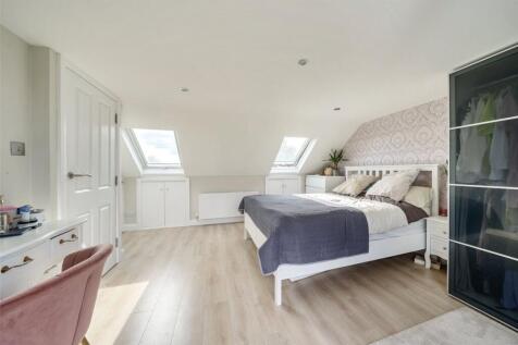 Master Bedroom (2)