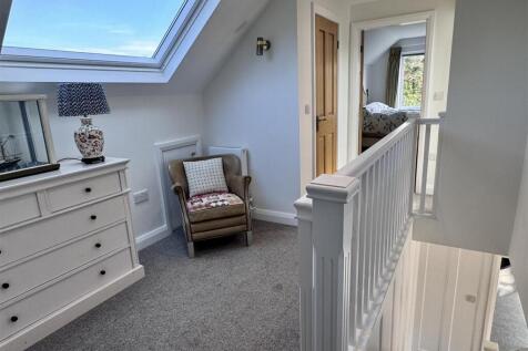 Landing/Office Area - Llawr Cyntaf/Ardal Swyddfa