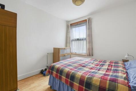 02-db01GCWT - FFF 37 Earlsmead Road - Bedroom -Ori