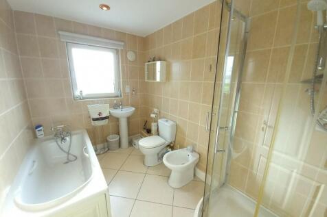 BATH/SHOWER ROOM 