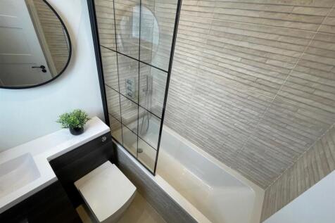 44b Bathroom.jpg