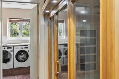 Integral garage into the handy utility