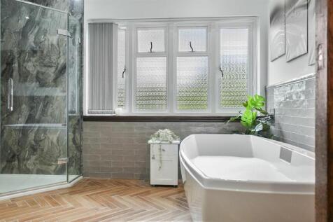 Main bathroom