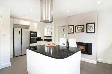 Large sociable kitchen with island