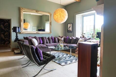 Reception 1 - A spacious room with a quintessential vista