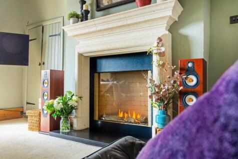 Contemporary gas fire