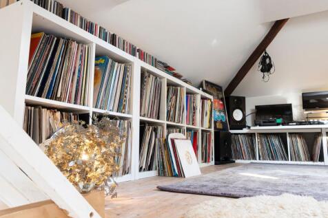 Mezzanine of self-contained annexe