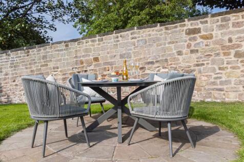 The perfect garden for alfresco dining