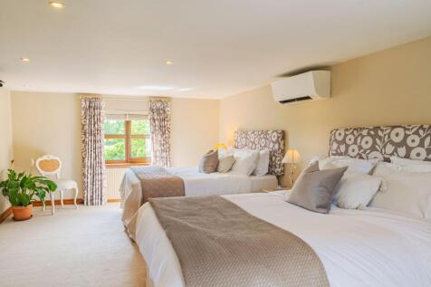 Spacious Principle Bedroom