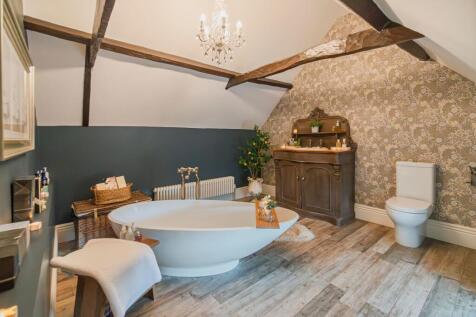 Principal Spa-style en-suite