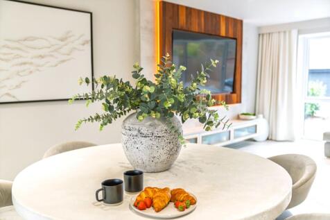 Dining area connecting the main living space