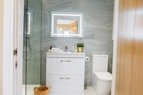 Ground floor bedroom en-suite