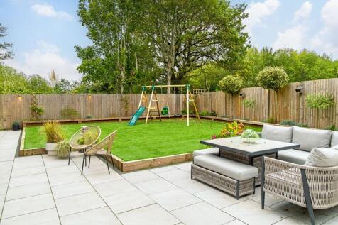 Fully enclosed rear garden