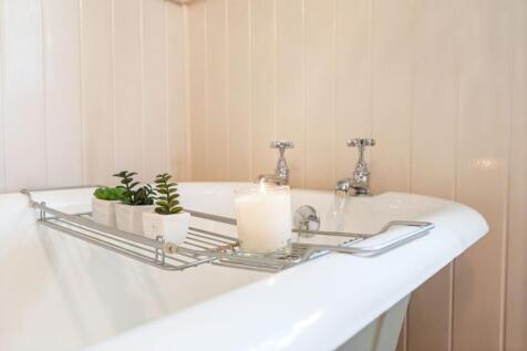 Luxury touches in the family bathroom