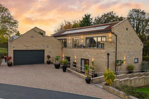 Welcome to Treetops, 8 Hillcrest Rise...