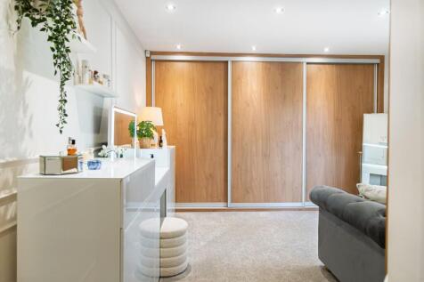 Bedroom 3/dressing room