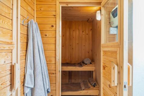 Sauna and shower room on the roof terrace
