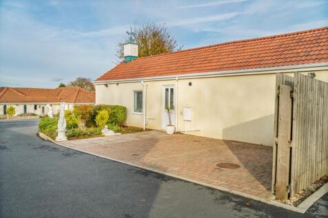 Optional annex/studio space with parking for several cars