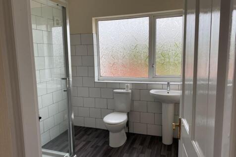 Family bathroom with large enclosed showewr