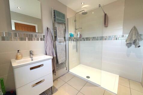 Ensuite.JPG