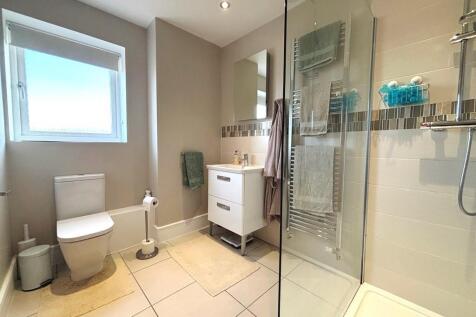 Ensuite Two.JPG