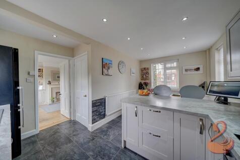 Kitchen Diner (2).jpg