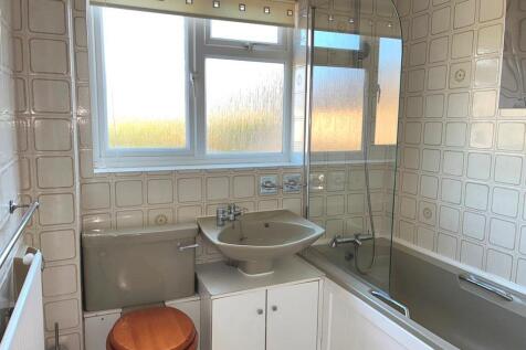 Bathroom (2).JPG