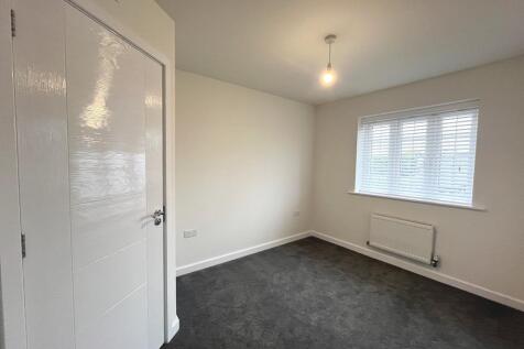 Master Bedroom (1).JPG