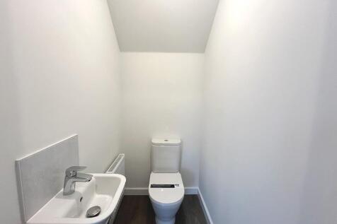 Downstairs WC.JPG