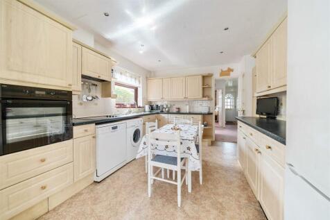 Kitchen/Breakfast Room: