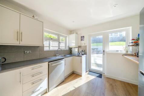 Kitchen: