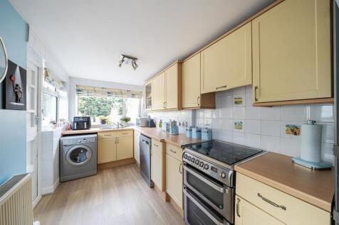 Kitchen: