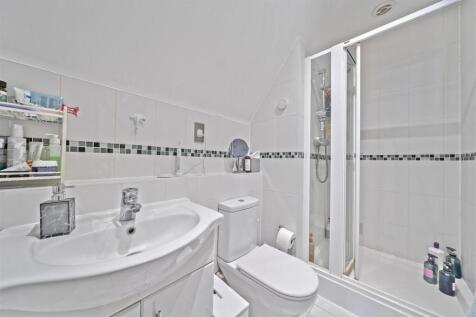 En Suite Shower Room: