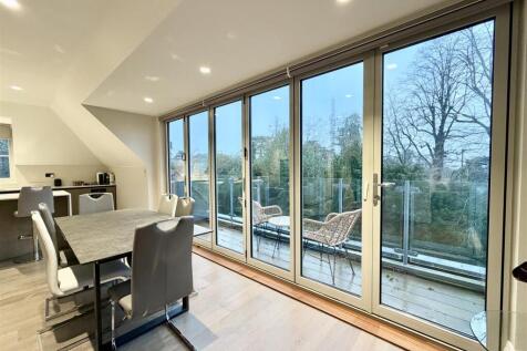 Open Plan Kitchen/Diner: