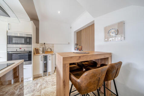 1364100-9-68e7c3d...