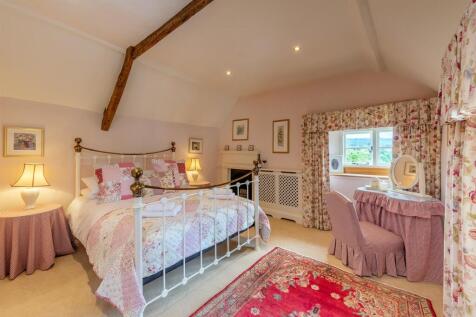 Victorian Bedroom.jpg