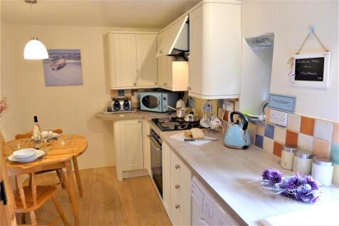 Lovely kitchen diner.JPG