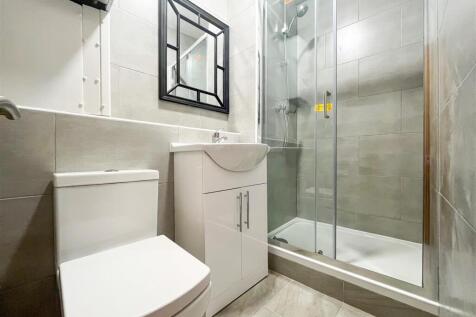 bathroom (1 of 1).jpg