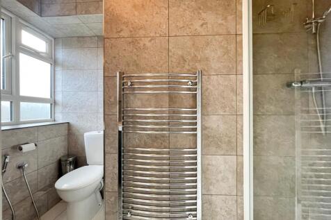 en-suite (1 of 1).jpg