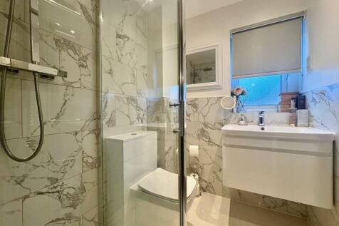 ulveerton new ensuite.jpg