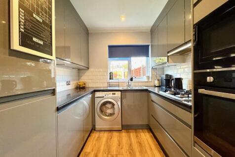 Kitchen 2.jpg