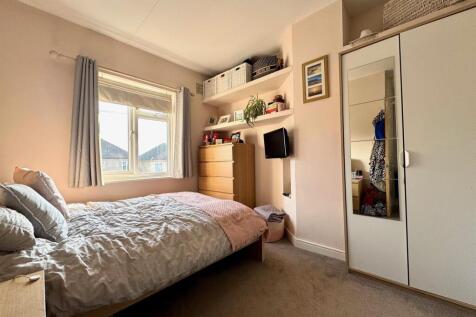 Bedroom 1.jpg