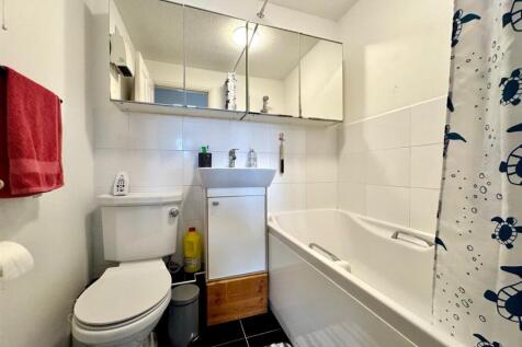 Bathroom 1.jpg