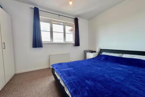 Bedroom 1.jpg